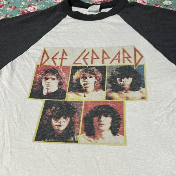 Def Leppard _Vintage Baseball Shirt, small, white w/ dark sleeves. Rock tees ⚾️! - Picture 2 of 8